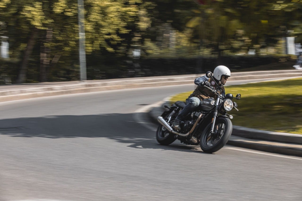Moto Guzzi V7 Centenario e Triumph Street Twin: questione di PEDIGREE